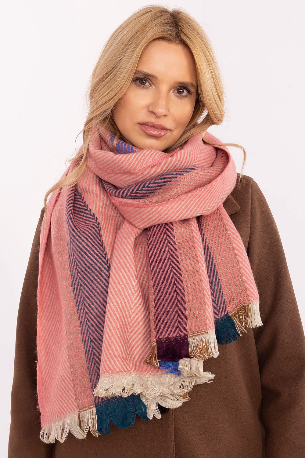  Shawl model 206039 AT 