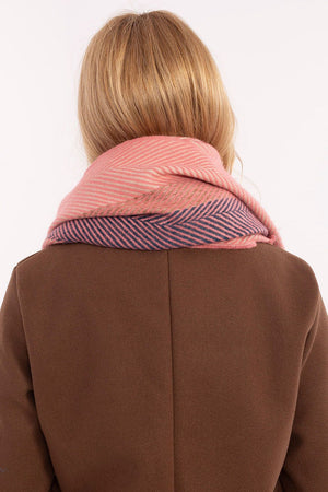  Shawl model 206039 AT 